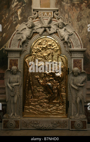 Reliquary with the head of Apostle St Andrew in the crypt of the Amalfi Cathedral in Campania, Italy. Stock Photo