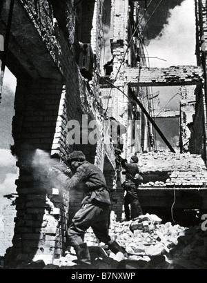 STALINGRAD Soviet soldiers face the German onslaught in January 1943 Stock Photo