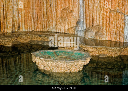 Lily Pad Room Onondaga Cave State Park Missouri USA Stock Photo Alamy   Cave Formations Lily Pad Room Onondaga Cave Sp Missouri Usa B7p1f0 