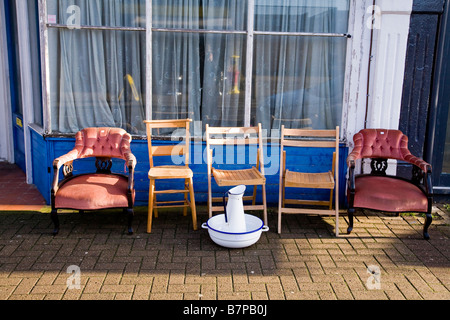 five empty chairs for sale Stock Photo