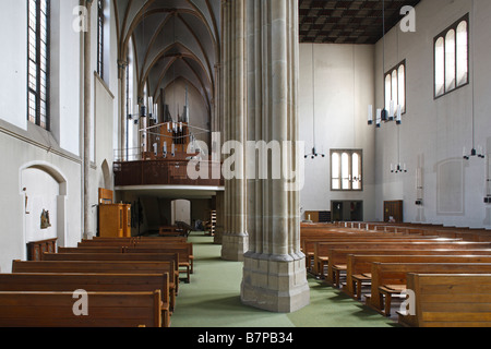 Duisburg St. Josef 1947-1949 von Dominikus Böhm wiederaufgebaut Unzerstörtes Seitenschiff mit Orgelempore rechts neues Hauptschi Stock Photo