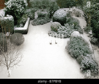 GB - GLOUCESTERSHIRE: Wintry Garden Scene at Parkgate, Cheltenham Stock Photo