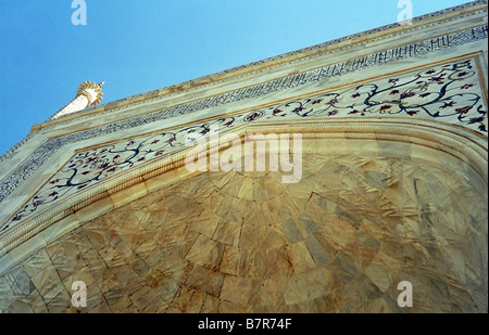 Close-up of the carved marble dome and the decorative detail of the Taj Mahal, Agra, India Stock Photo