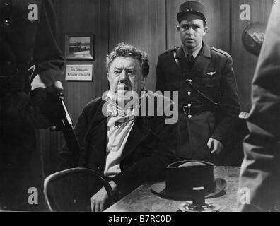 Es geschah am hellichten Tag  It happened in broad daylight Year : 1958 West Germany / Switzerland / Spain Director: Ladislao Vajda Michel Simon Stock Photo