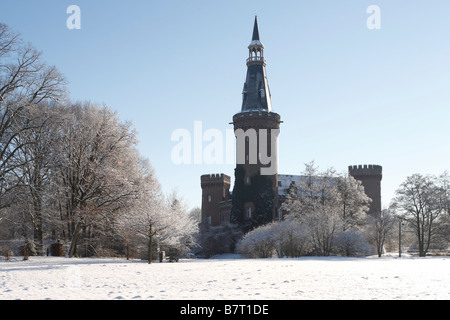 Moyland, Schloßpark im Winter, Blick von Westen auf das Schloß Stock Photo