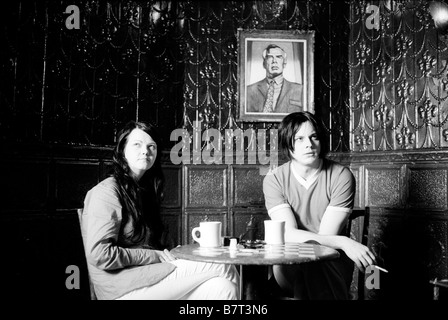 Coffee and cigarettes Year: 2004 - usa Meg and Jack White  Director: Jim Jarmusch Stock Photo