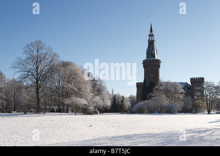 Moyland, Schloßpark im Winter, Blick von Westen auf das Schloß Stock Photo