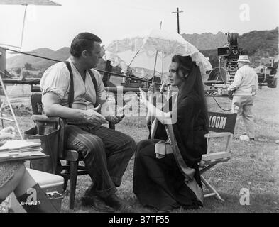 L'Homme tatoué illustrated man  Year: 1968  USA rod steiger, claire bloom sur le tournage du film 'l'homme tatoué', 'illustrated man'  Year: 1968  USA  Director: Jack Smight Stock Photo