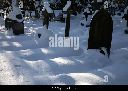 St Dunstans Churchyard in snow Cheam Surrey England Stock Photo