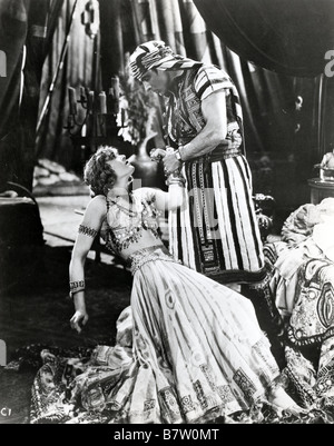 The Sheik Year: 1921 Usa Rudolph Valentino, Agnes Ayres Director 