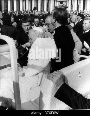 Jean-Paul II Pape Jean-Paul II 13 May 1981 At 5:15 pm, attempts to