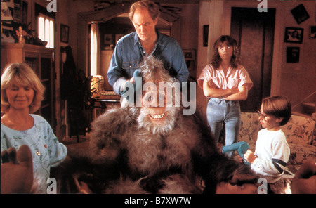 Harry and the Hendersons  Year: 1987 USA John Lithgow , Melinda Dillon , Margaret Langrick , Joshua Rudoy  Director: William Dear Stock Photo
