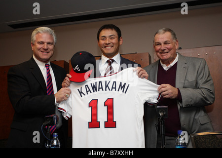 Kenshin Kawakami Braves JANUARY 13 2009 MLB New Atlanta Braves pitcher Kenshin Kawakami C attends a press conference with General Manager Frank Wren L and manager Bobby Cox at Turner Field in Atlanta Georgia USA Photo by Thomas Anderson AFLO 0903 JAPANESE NEWSPAPER OUT Stock Photo