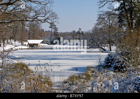 View of the frozen lake at Dunorlan Park in Tunbridge Wells, Kent ...