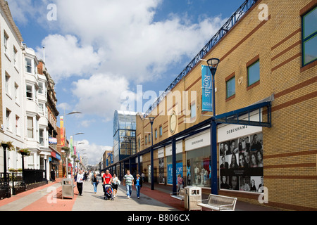 SOUTHEND ON SEA HIGH STREET SHOPPING AREA WITH DEBENHAMS STORE ON THE RIGHT Stock Photo