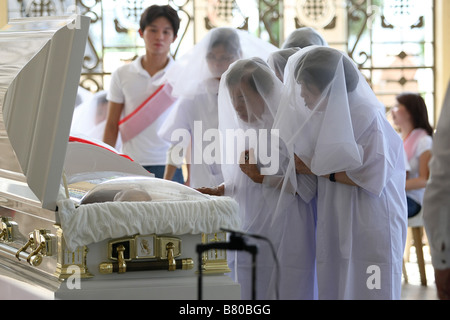 A Chinese funeral in the The Manila Chinese Cemetery Moshe Shai Stock ...