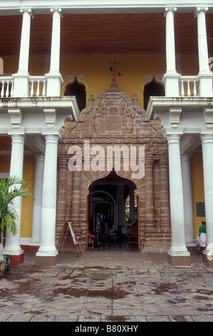 Moorish entrance to the Casa de Leones or  Casa de los Tres mundosin the Spanish colonial city of Granada, Nicaragua Stock Photo