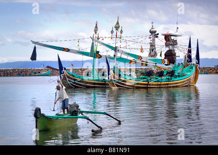 Fisherman in the harbour at Pangambengan, Bali, Indonesia Stock Photo