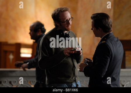 James Gray James Gray Director: James Gray avec Mark Wahlberg sur le tournage / on the set du film La nuit nous appartient / We own the night  Year: 2007 USA Stock Photo