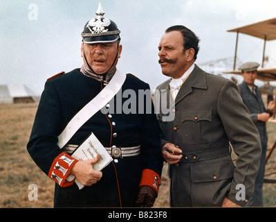 Ces merveilleux fous volants dans leurs drôles de machines Those Magnificent Men in Their Flying Machines or How I Flew from London to Paris in 25 hours 11 minutes  Year: 1965 - uk Gert Fröbe , Terry-Thomas  Director: Ken Annakin Stock Photo