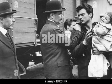 les coupables Processo alla città  Year: 1952 - italy Franco Interlenghi, Paolo Stoppa  Director: Luigi Zampa Stock Photo