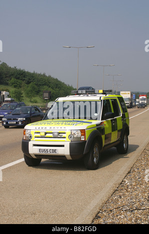 Highways Agency Traffic Officers at motorway incident Stock Photo