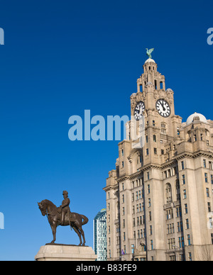 'Liver Building' and Statue of King Edward 7th, Liverpool, Merseyside, England Stock Photo