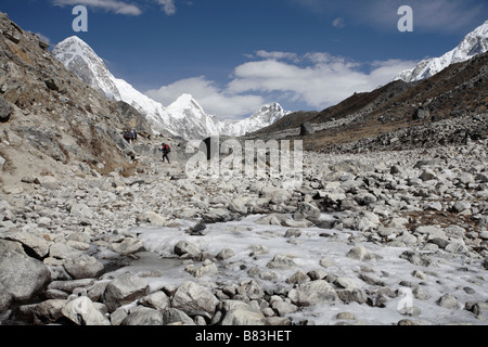 Views of the Khumbu valley looking North between Duglha and Lobuche Stock Photo