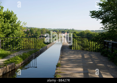 Pontcysyllte viaduct carrying the Langollen canal over the River Dee at Froncysyllte by Llangollen, built by Thomas Telford Stock Photo