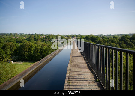 Pontcysyllte viaduct carrying the Langollen canal over the River Dee at Froncysyllte by Llangollen, built by Thomas Telford Stock Photo