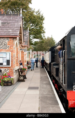 View of the railway station platform at chinnor with train Stock Photo