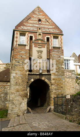 Medieval gateway into town of St Valery-sur-Somme Stock Photo