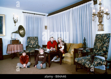 Charles Aznavour avec sa femme et ses enfants Stock Photo