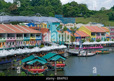 Clarke Clark Quay Singapore River Boat Present five blocks of restored warehouses house various restaurants and nightclubs Stock Photo