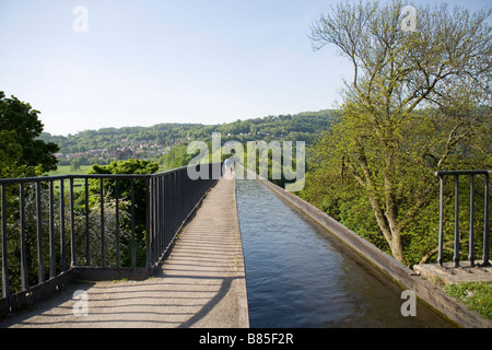 Pontcysyllte viaduct carrying the Langollen canal over the River Dee at Froncysyllte by Llangollen, built by Thomas Telford Stock Photo