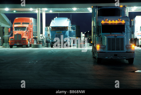 tractor trailer trucks truck stop Stock Photo