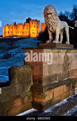 Carved lion on a bridge over the river Aln leading to the town of Alnwick, Northumberland, England Stock Photo