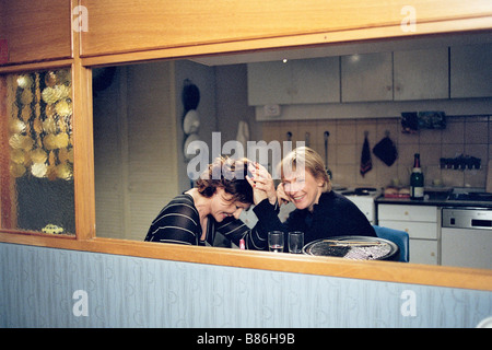 Nachbarinnen Nachbarinnen  Year : 2004 - Germany Grazyna Szapolowska, Dagmar Manzel  Director: Franziska Meletzky Stock Photo