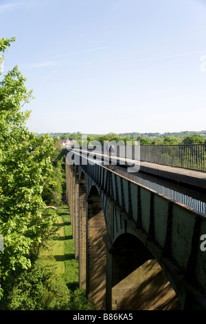 Pontcysyllte viaduct carrying the Langollen canal over the River Dee at Froncysyllte by Llangollen, built by Thomas Telford Stock Photo