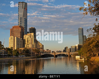 RIVER YARRA MELBOURNE AT DAAWN, VICTORIA AUSTRALIA WITH SOUTHBANK  BUILDINGS AND EUREKA TOWER Stock Photo