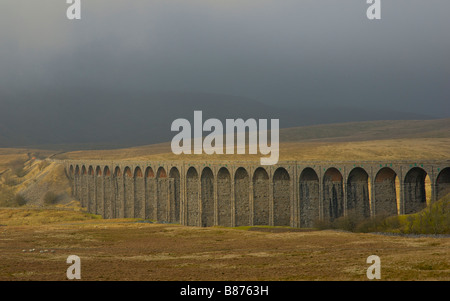 The 24 arches of Ribblehead Viaduct, on Settle-Carlisle railway line, Ribblesdale, Yorkshire Dales, North Yorkshire, England UK Stock Photo