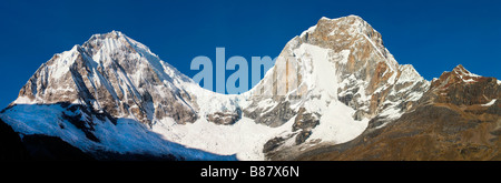 Mountain Panorama of the Anqosh / North Face of Huascarán (left) to NE Face of Huascarán Norte (right). Cordillera Blanca. Peruvian Andes. Peru Stock Photo
