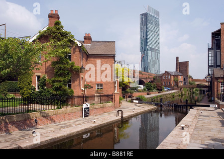 Rochdale Canal, Lock 92, Manchester, with Beetham Tower Stock Photo