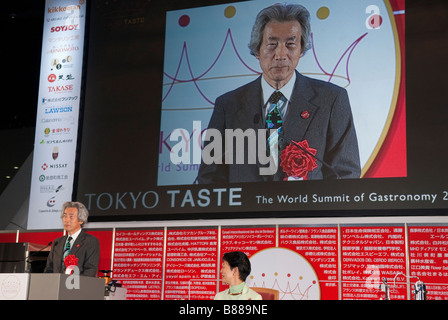 Former Japanese Prime Minister Junichiro Koizumi gives a speech at the opening ceremony of Tokyo Taste 2009. Stock Photo
