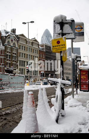 East London in the snow. Bishopsgate in the snow Stock Photo