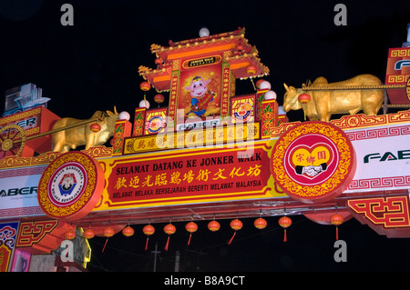 Selemat Datang Ke Jonker Walk Malacca Malaysia  Chinatown night market bazaar street town city china chinese Stock Photo