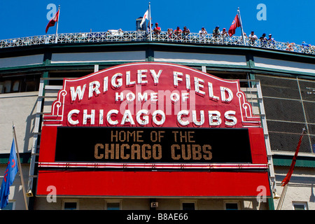 Wrigley field sign hi-res stock photography and images - Alamy