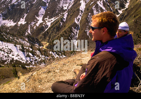 Hikers Sheep Mountain, Kluane National Park, Yukon Stock Photo