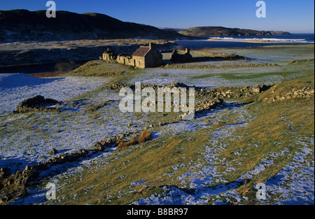 DERELICT CROFT WALLS AND FIELDS DUSTED WITH SNOW TORRISDALE BAY BETTYHILL SUTHERLAND WINTER Stock Photo