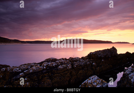 LICHEN COVERED ROCKS AND A DRAMATIC SUNSET TORRISDALE BAY BETTYHILL SUTHERLAND AUGUST Stock Photo